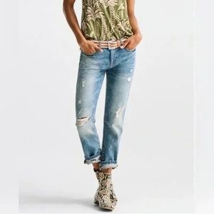 NWT Cabi Malibu Jeans Size 6 #6283 Distressed Boyfriend Beach Club Wash Denim